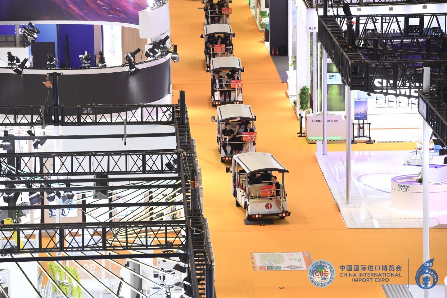 高效布展攻略：進(jìn)博會(huì )企業(yè)商業(yè)展展會(huì )設計搭建全流程揭秘  